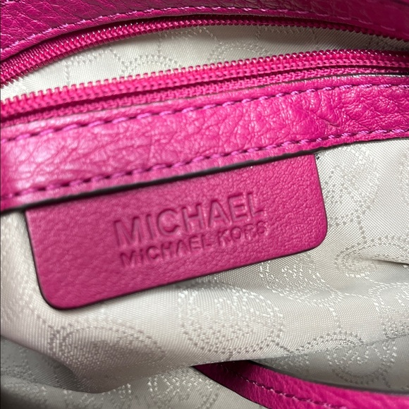 MICHAEL KORS BEDFORD PEBBLED LEATHER FLAP OVER SHOULDER BAG FUSCHIA CROSSBODY - Picture 10 of 17